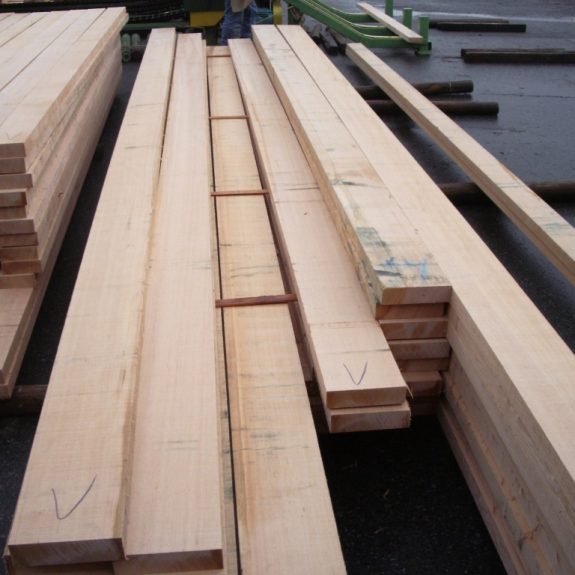 2x8 Clear VG Fir photo – First and Seconds grade (FAS). Top grade offered by the domestic lumber industry. Makihara Wood Products uses this grade of lumber exclusively for the manufacture of its custom flooring.